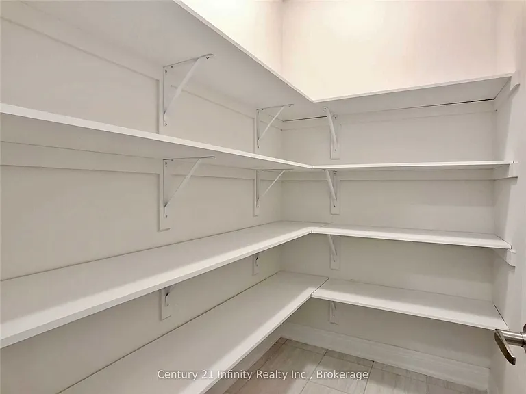 9 Saint Ives Cres — Photo 22