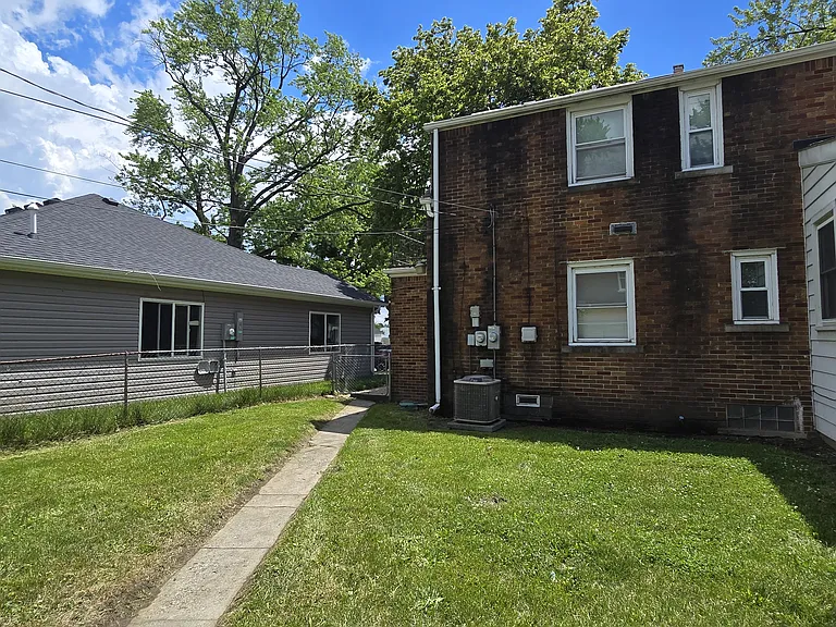15205 Maplewood Ave — Photo 46