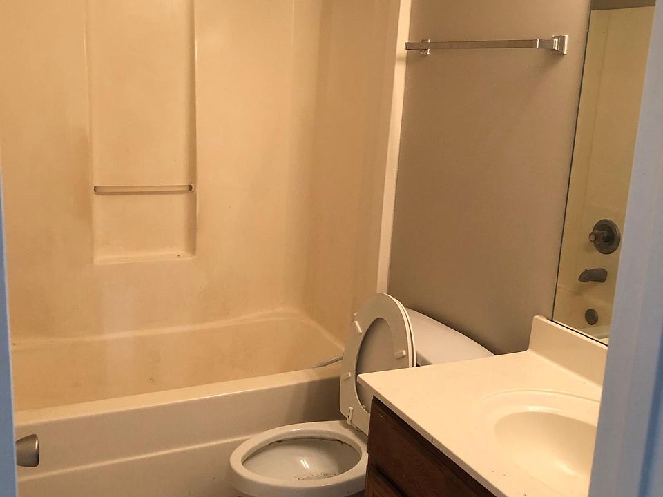 1st image of 466 Guyler St