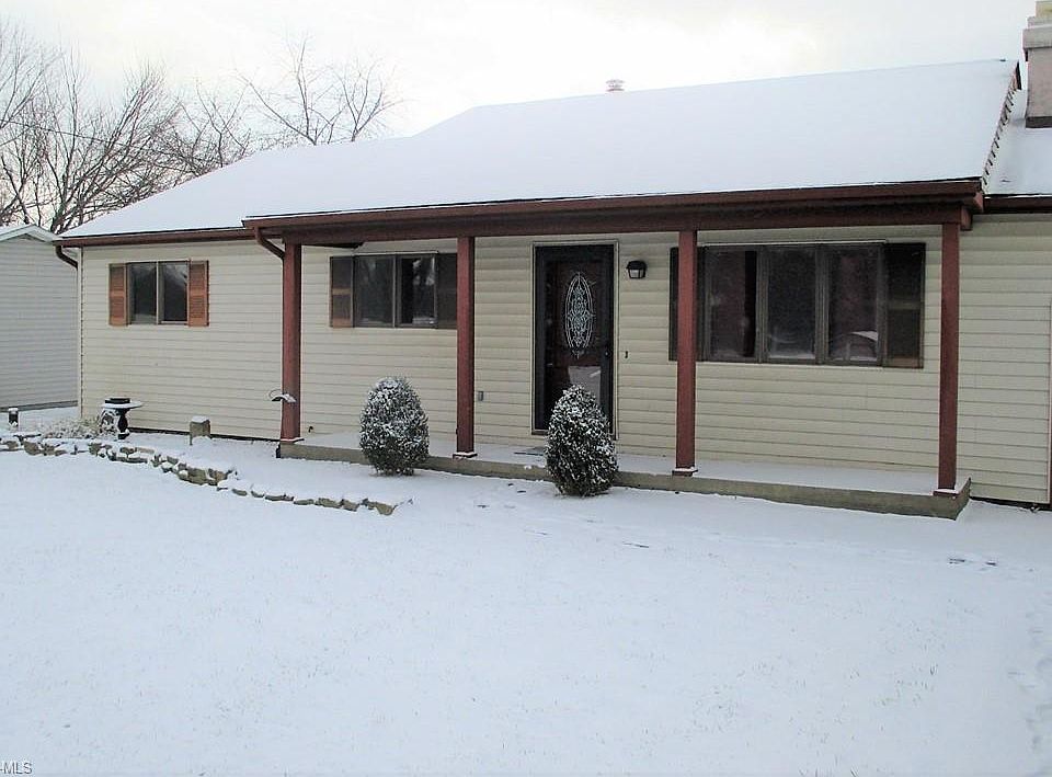 2nd image of 3190 Foxmoor St NE