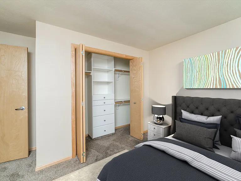 Colonial Village Apartments — Photo 11