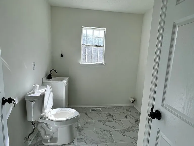 802 Aubrey Ave — Photo 18