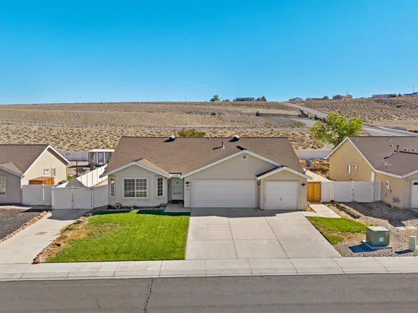 1387 White Bluffs Cir, Fernley, NV 89408