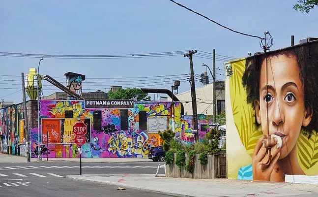 Rented by EXR | media 9