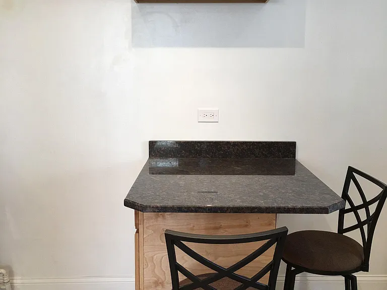 1046 N Spaulding Ave — Photo 8