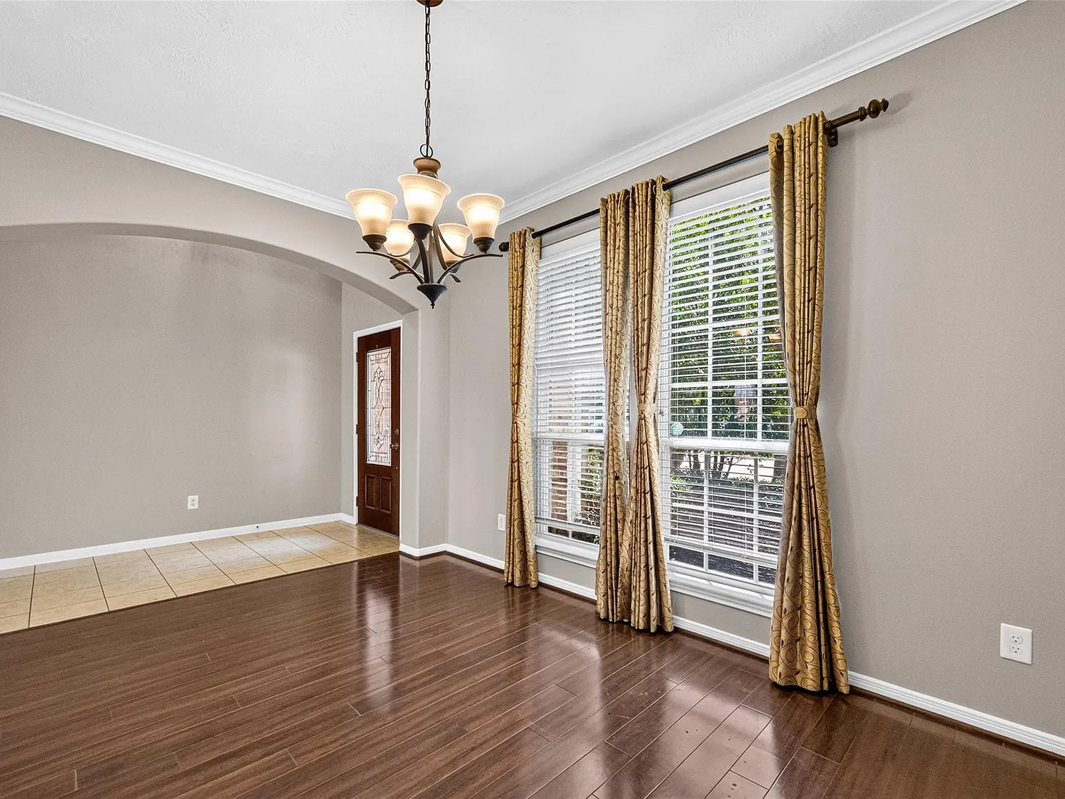 4 bed, 2.5 bath, 2519 sqft, $2,900 — Photo 4