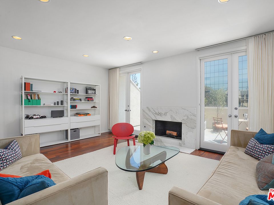 1st image of 1131 20th St APT 3