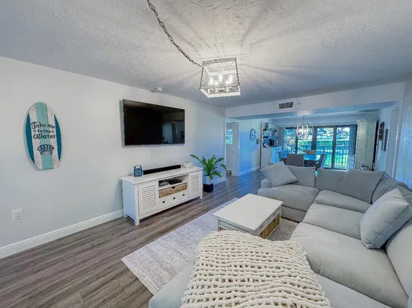 901 Seafarer Circle #101, Jupiter, FL 33477