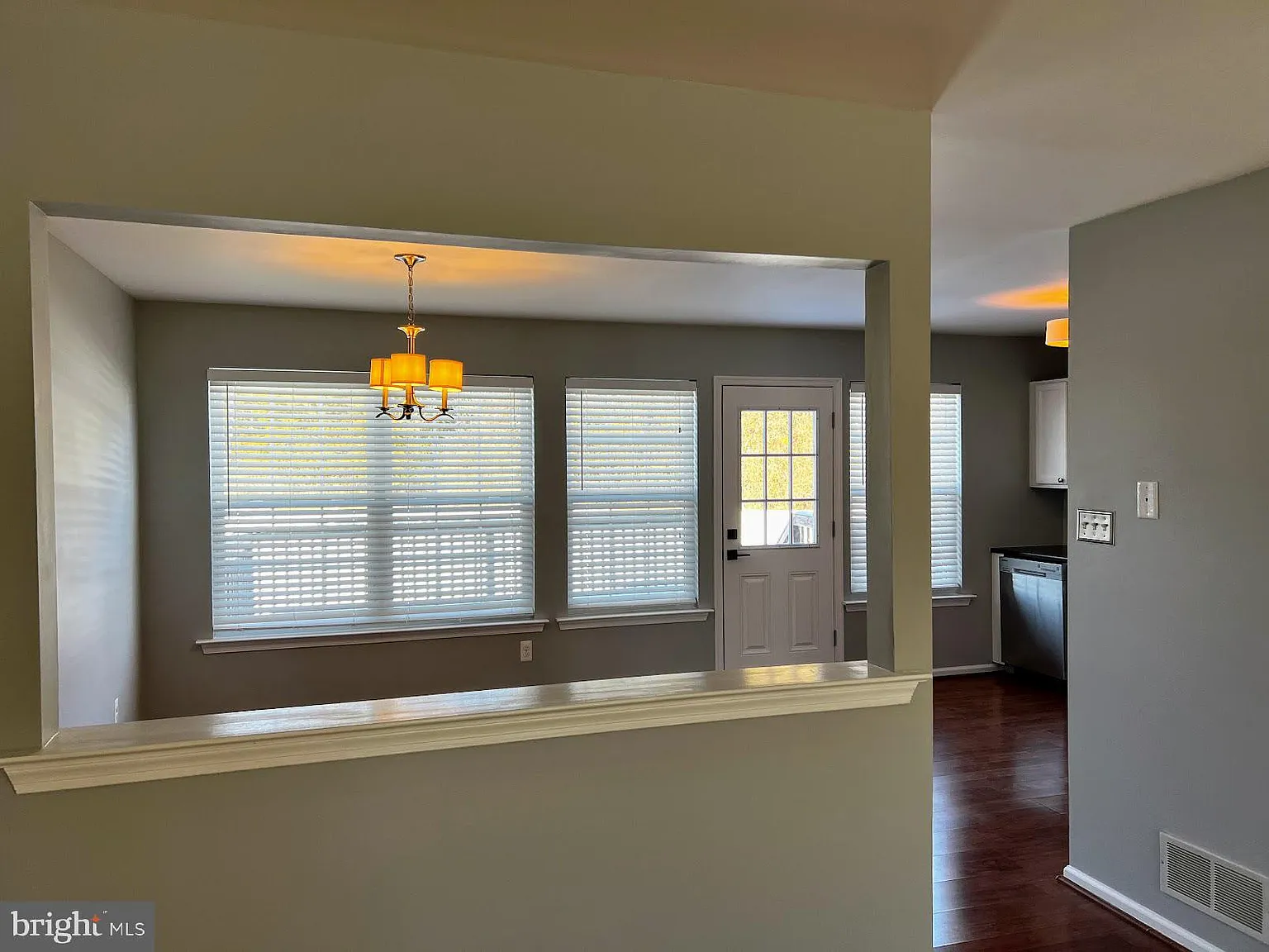 3 bed, 1.5 bath, 1512 sqft, $2,175 — Photo 4