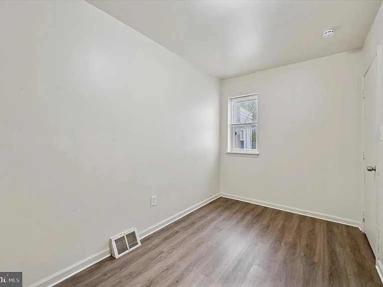 1016 Potter St — Photo 9