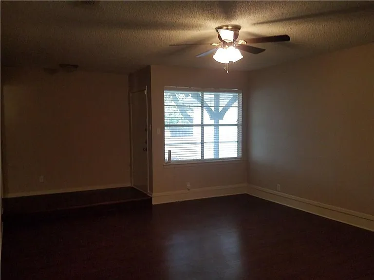 6919 W Cleburne Rd — Photo 3