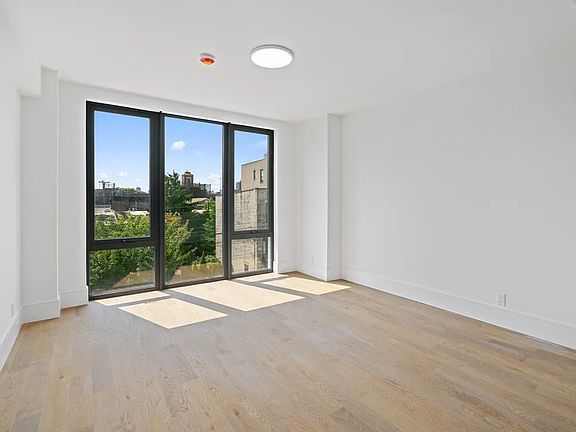 3rd image of 14-27 28th Ave #309
