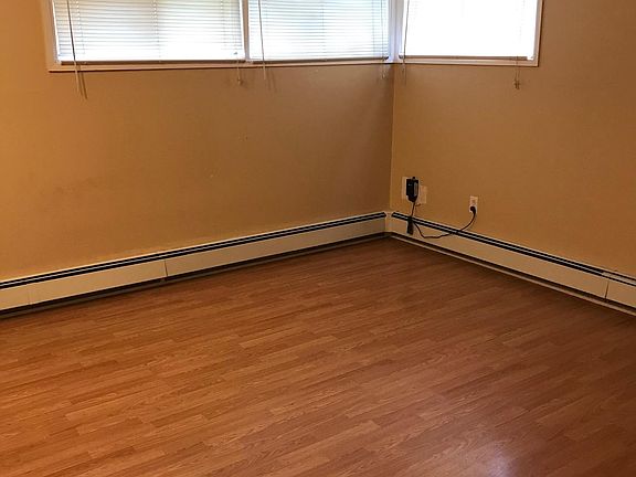 5th image of 29 Bond Ln