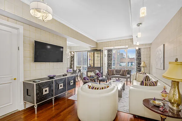 Sold by Compass | media 2