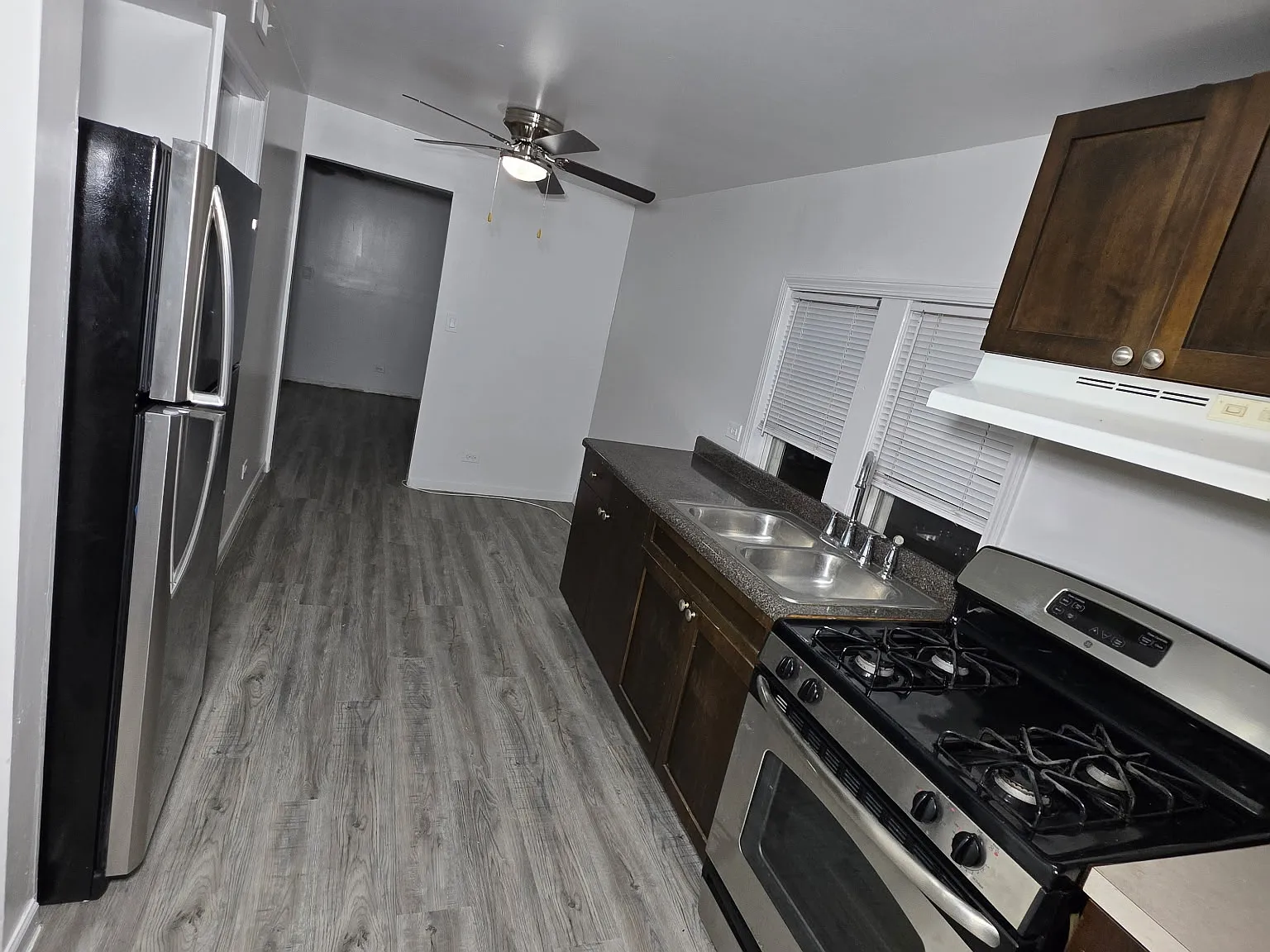 1 bed, 900 sqft, $1,150 — Photo 3