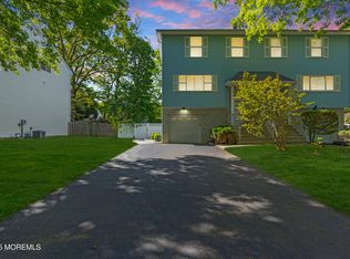 31 Dortmunder Dr, Manalapan, NJ