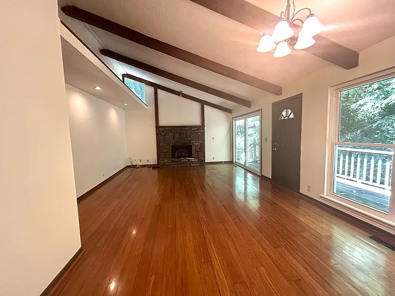 821 E Lakeside Dr — Photo 8