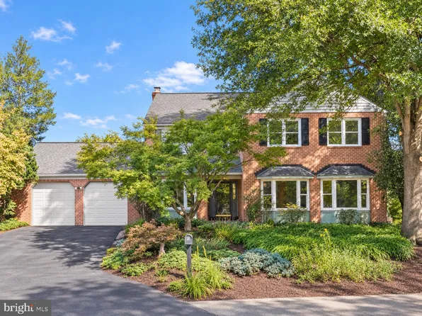 17 Royal Dominion Ct, Bethesda, MD 20817