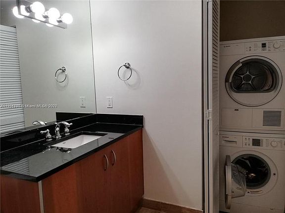 4th image of 300 S Biscayne Blvd #T-2803