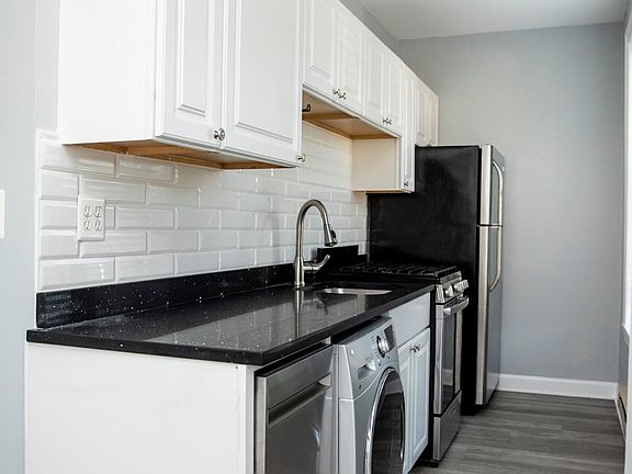 3rd image of 915 W Waveland Ave #20A