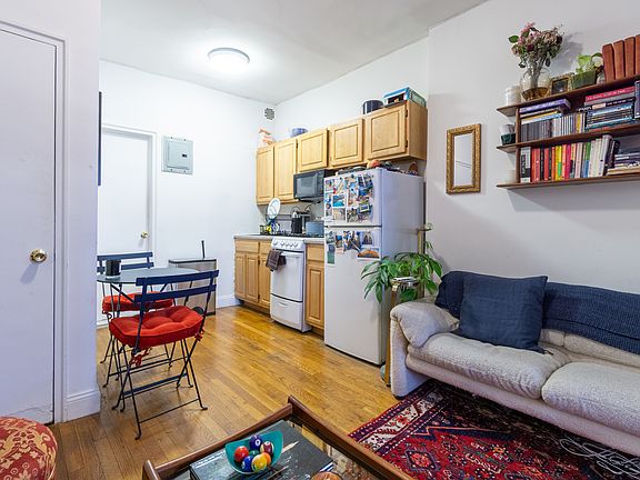 5th image of 339 E 6th St APT 7