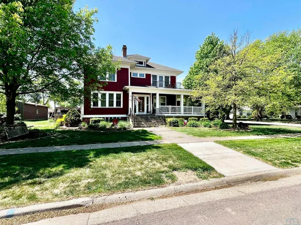 212 W Washington St, Elk Point, SD 57025