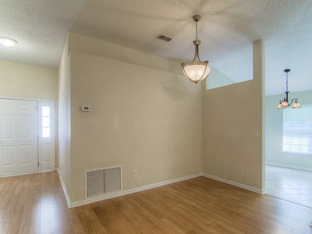 4 bed, 2.0 bath, 1750 sqft, $2,055 — Photo 2