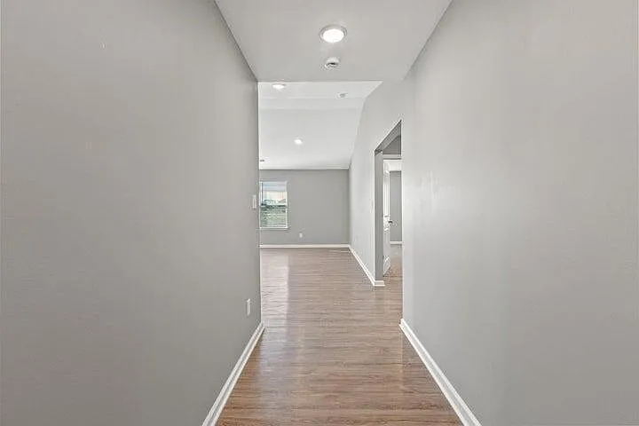 3 bed, 2.0 bath, 1625 sqft, $2,100 — Photo 3