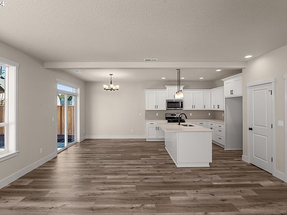 5th image of 152 SE 46th Ave