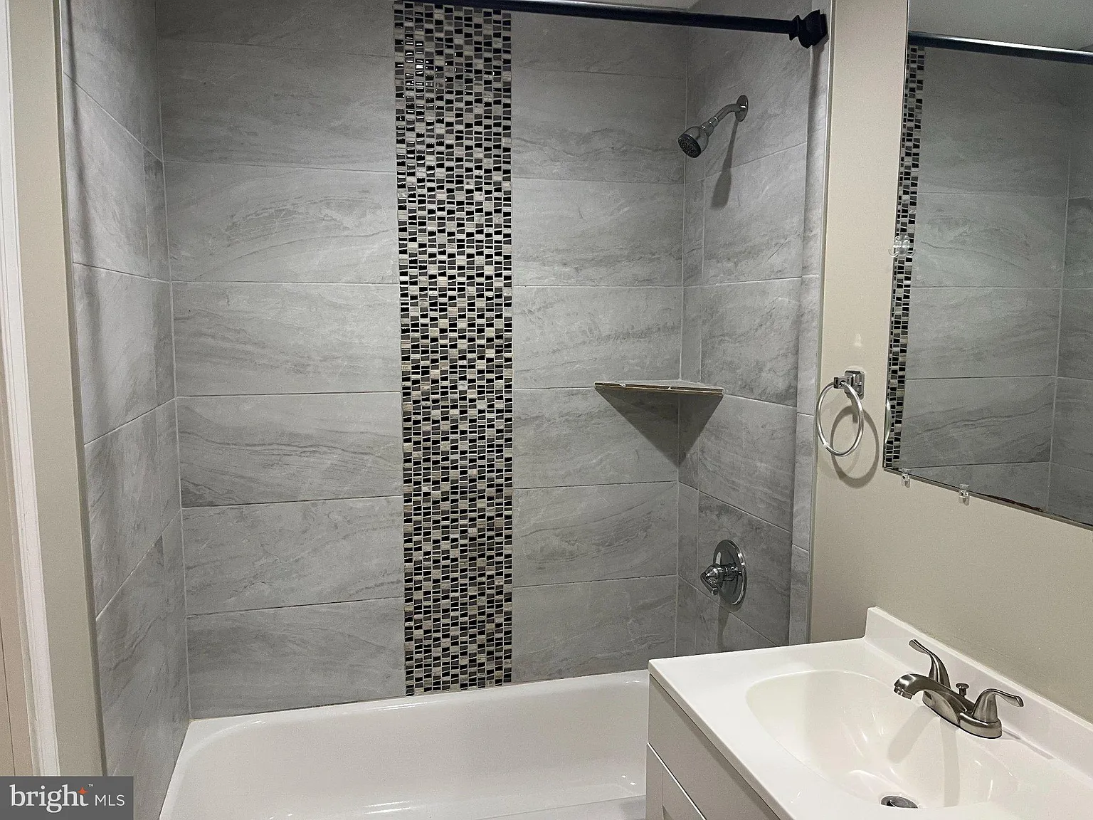 Studio, 1810 sqft, $1,100 — Photo 3