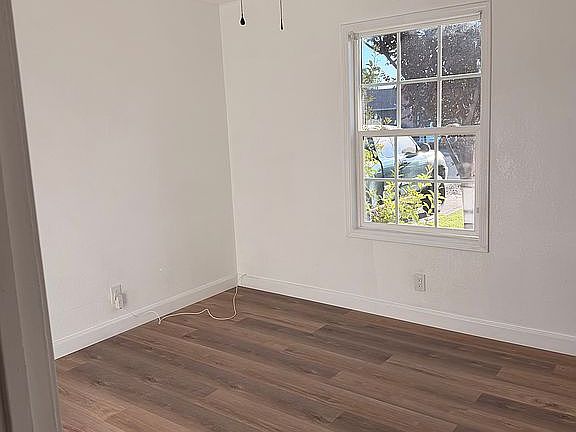 3rd image of 830 N Bellah Ave