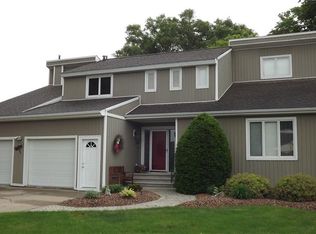 601 David Dr, North Syracuse, NY 13212