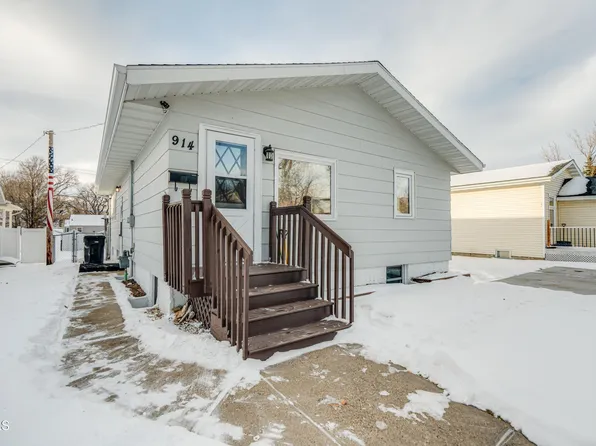 914 N 13th St, Bismarck, ND 58501