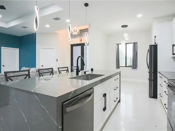 3902 4th ST SW, LEHIGH ACRES, FL 33976