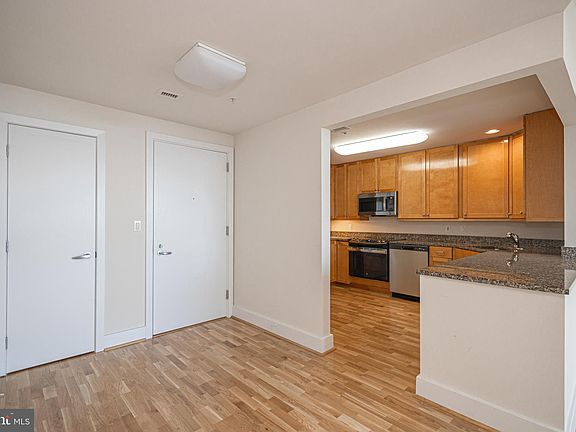 5th image of 717 S Columbus Blvd Unit 1012