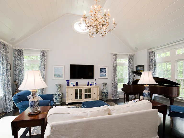 320 Old Sag Harbor Rd — Photo 11