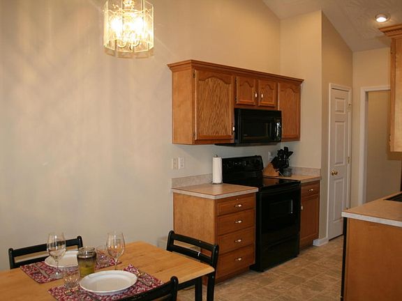 FR05 Eat in Kitchen with Pantry Closet .