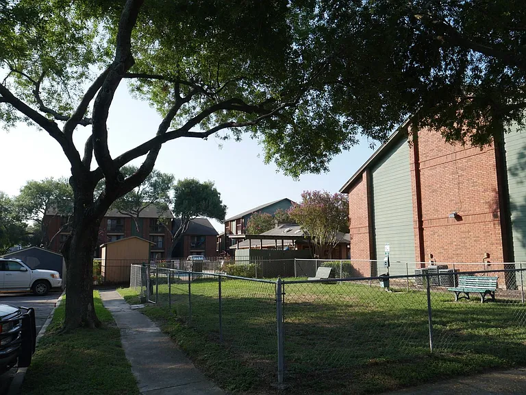 Englebrook Apartments — Photo 32