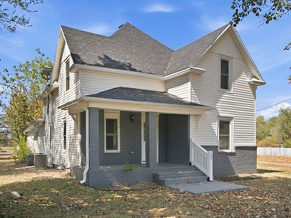 2nd image of 107 N Public Avenue