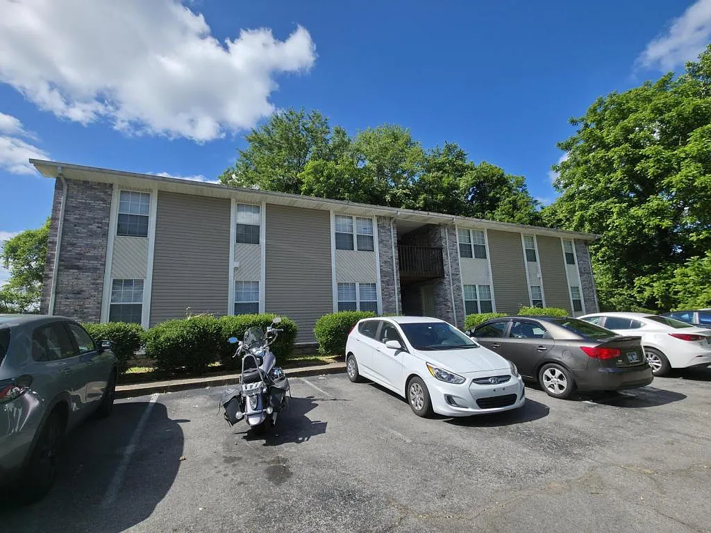 2 bed, 1.0 bath, 850 sqft, $850 — Photo 2