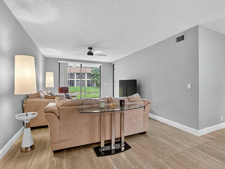 7773 La Mirada Dr — Photo 7