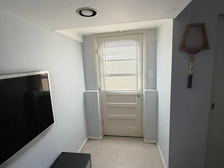 652 Holly Ln — Photo 13