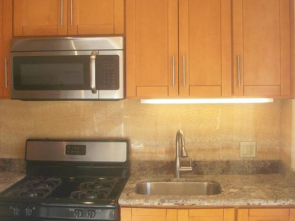 5th image of 810 Jones St APT 202