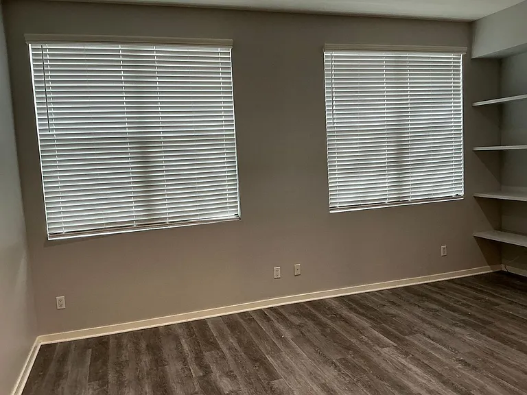 537 W Maple Ave — Photo 9
