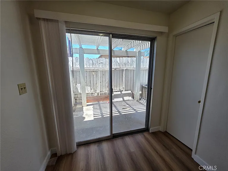 928 N Vicentia Ave #C — Photo 7