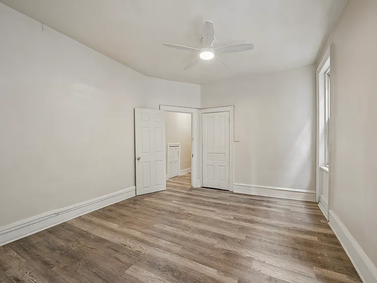 212 N 52nd St #2R — Photo 6