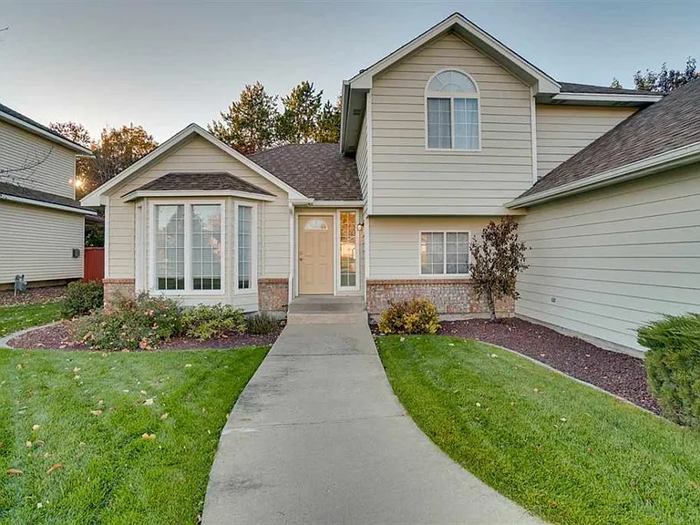 2104 S Century Ct — Photo 2