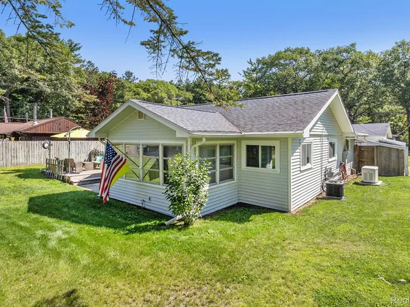 1013 S 11th St, Au Gres, MI 48703