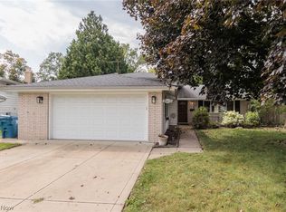 25100 Arlington Ln, North Olmsted, OH 44070