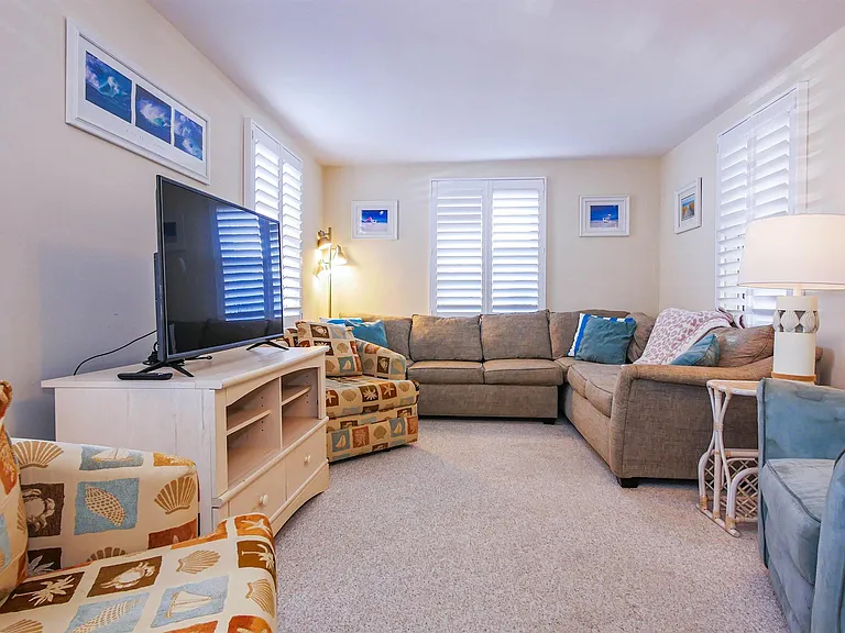100 S Richards Ave #1 — Photo 4
